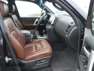 ✅ 2018 Toyota Land Cruiser • VIN: JTMCY7AJ8J4071706 • Лот: 43434506. Опубликован ранее на IAAI с пробегом 201 709 миль. Бесплатный доступ к архиву аукционных продаж из США и подробный отчёт об истории автомобиля на DreamBid. Изображение 5.