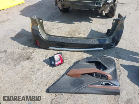 ✅ 2020 Subaru Outback Touring XT • VIN: 4S4BTGPD2L3138168 • Lot: 42537971. Listed on IAAI with 56,986 mi. Free auction sales archive from the USA and detailed vehicle history report at DreamBid. Image 12.