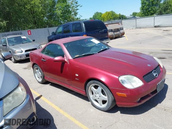 ✅ 1999 Mercedes-Benz SLK 230/320 • VIN: WDBKK47F0XF119354 • Lot: 42489869. Wystawiony na IAAI z przebiegiem 115 201 mil. Bezpłatny archiwum sprzedaży aukcyjnych z USA i szczegółowy raport historii pojazdu na DreamBid. Zdjęcie 1.