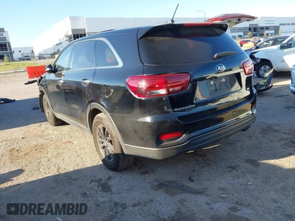 ✅ 2020 Kia Sorento LX • VIN: 5XYPG4A31LG679978 • Лот: 43287481. Опубликован ранее на IAAI с пробегом 88 756 миль. Бесплатный доступ к архиву аукционных продаж из США и подробный отчёт об истории автомобиля на DreamBid. Изображение 3.