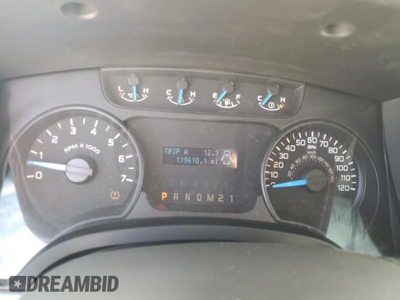 ✅ 2014 Ford F-150 XL • VIN: 1FTFX1CF5EKE93326 • Lot: 83835535. Wystawiony na Copart z przebiegiem 119 610 mil. Bezpłatny archiwum sprzedaży aukcyjnych z USA i szczegółowy raport historii pojazdu na DreamBid. Zdjęcie 9.