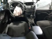 ✅ 2017 Ford Focus SE • VIN: 1FADP3F21HL304929 • Lot: 89460565. Wystawiony na Copart z przebiegiem Nie podano. Bezpłatny archiwum sprzedaży aukcyjnych z USA i szczegółowy raport historii pojazdu na DreamBid. Zdjęcie 8.