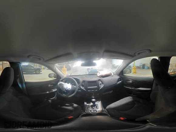 ✅ 2019 Jeep Cherokee Latitude • VIN: 1C4PJLCB0KD263689 • Lot: 92370365. Wystawiony na Copart z przebiegiem Nie podano. Bezpłatny archiwum sprzedaży aukcyjnych z USA i szczegółowy raport historii pojazdu na DreamBid. Zdjęcie 16.