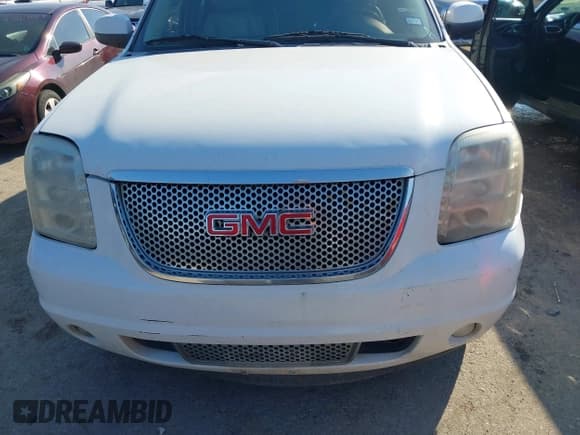 ✅ 2011 GMC Yukon XL Denali • VIN: 1GKS1MEF6BR307203 • Lot: 43466547. Listed on IAAI with 327,021 mi. Free auction sales archive from the USA and detailed vehicle history report at DreamBid. Image 12.