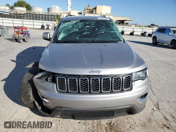 ✅ 2019 Jeep Grand Cherokee Laredo E • VIN: 1C4RJEAG7KC556577 • Lot: 91267885. Wystawiony na Copart z przebiegiem 92 566 mil. Bezpłatny archiwum sprzedaży aukcyjnych z USA i szczegółowy raport historii pojazdu na DreamBid. Zdjęcie 5.