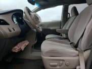 ✅ 2011 Toyota Sienna LE • VIN: 5TDKK3DC6BS090991 • Лот: 67917135. Опубликован ранее на Copart с пробегом 213 702 миль. Бесплатный доступ к архиву аукционных продаж из США и подробный отчёт об истории автомобиля на DreamBid. Изображение 7.