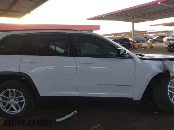 ✅ 2025 Jeep Grand Cherokee Laredo • VIN: 1C4RJHAG7SC313532 • Lot: 42973518. Listed on IAAI with 4,333 mi. Free auction sales archive from the USA and detailed vehicle history report at DreamBid. Image 14.