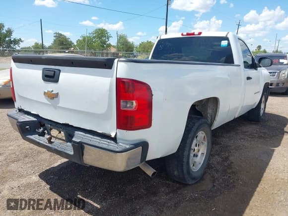 ✅ 2007 Chevrolet Silverado 1500 Work Truck • VIN: 1GCEC14C07Z556984 • Лот: 42839792. Опубликован ранее на IAAI с пробегом 268 018 миль. Бесплатный доступ к архиву аукционных продаж из США и подробный отчёт об истории автомобиля на DreamBid. Изображение 4.