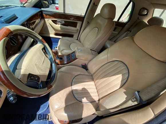 ✅ 2002 Bentley Arnage • VIN: SCBLC31E62CX08029 • Lot: 91598965. Wystawiony na Copart z przebiegiem 86 082 mil. Bezpłatny archiwum sprzedaży aukcyjnych z USA i szczegółowy raport historii pojazdu na DreamBid. Zdjęcie 11.