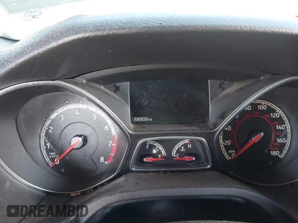 ✅ 2018 Ford Focus ST • VIN: 1FADP3L99JL331643 • Lot: 43697016. Wystawiony na IAAI z przebiegiem 68 909 mil. Bezpłatny archiwum sprzedaży aukcyjnych z USA i szczegółowy raport historii pojazdu na DreamBid. Zdjęcie 7.