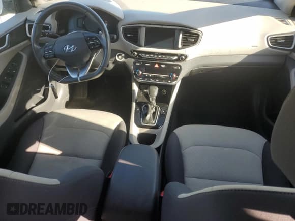 ✅ 2018 Hyundai Ioniq SEL • VIN: KMHC75LC5JU072765 • Lot: 75046054. Wystawiony na Copart z przebiegiem 50 265 mil. Bezpłatny archiwum sprzedaży aukcyjnych z USA i szczegółowy raport historii pojazdu na DreamBid. Zdjęcie 8.