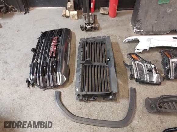 ✅ 2024 GMC Sierra 1500 AT4 • VIN: 3GTUUEEL9RG414568 • Лот: 42097802. Опубликован ранее на IAAI с пробегом 14 093 миль. Бесплатный доступ к архиву аукционных продаж из США и подробный отчёт об истории автомобиля на DreamBid. Изображение 21.