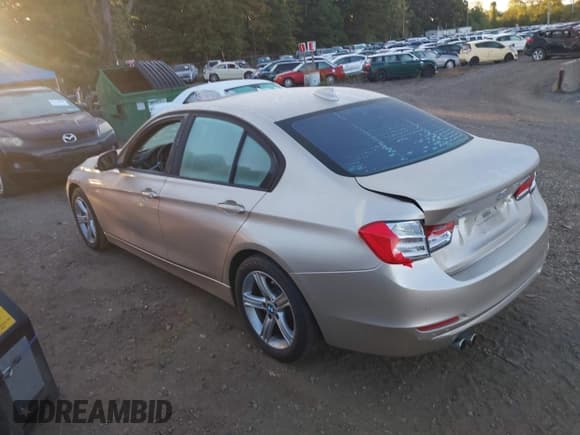 ✅ 2015 BMW 3 Series 328i xDrive • VIN: WBA3B5G58FNS18962 • Lot: 43360488. Listed on IAAI with 73,256 mi. Free auction sales archive from the USA and detailed vehicle history report at DreamBid. Image 14.