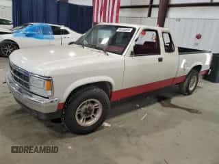 1993 Dodge Dakota z VIN 1B7FL23X3PS180403, wystawiony jako Copart lot #46158805 z przebiegiem Nie podano mil oraz Szkoda całkowita • Salvage title. Historia ofert i sprzedaży dostępna na DreamBid. Obrazek 1.