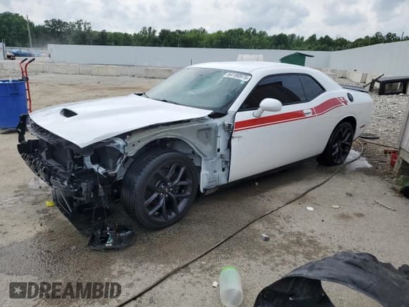 ✅ 2020 Dodge Challenger R/T 50th Anniversary • VIN: 2C3CDZBT1LH210608 • Lot: 64180975. Wystawiony na Copart z przebiegiem 28 120 mil. Bezpłatny archiwum sprzedaży aukcyjnych z USA i szczegółowy raport historii pojazdu na DreamBid. Zdjęcie 1.