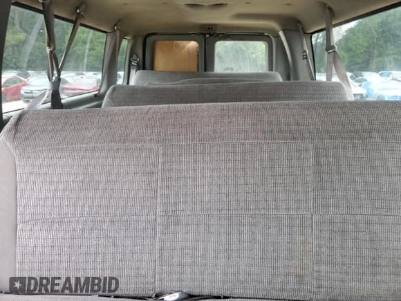 ✅ 2000 Ford Econoline Passenger XL • VIN: 1FBSS31L5YHB52306 • Lot: 80533015. Listed on Copart with 268,384 mi. Free auction sales archive from the USA and detailed vehicle history report at DreamBid. Image 10.
