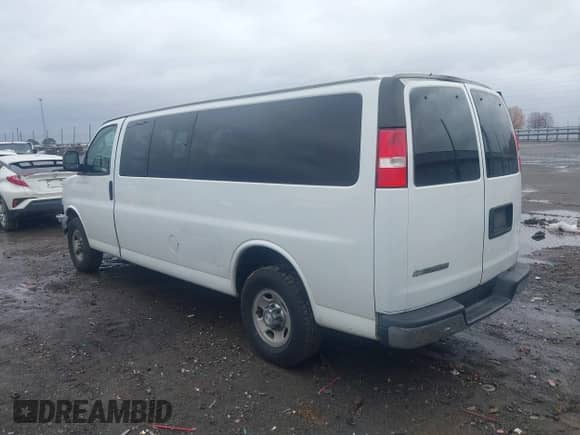 2017 Chevrolet Express Passenger LT z VIN 1GAZGPFG6H1278416, wystawiony jako IAAI lot #41113126 z przebiegiem 104 048 mil mil oraz . Historia ofert i sprzedaży dostępna na DreamBid. Obrazek 3.