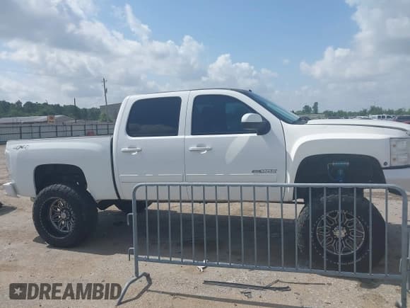 ✅ 2013 Chevrolet Silverado 1500 LTZ • VIN: 3GCUKTE29DG143201 • Lot: 42438667. Wystawiony na IAAI z przebiegiem 152 535 mil. Bezpłatny archiwum sprzedaży aukcyjnych z USA i szczegółowy raport historii pojazdu na DreamBid. Zdjęcie 13.