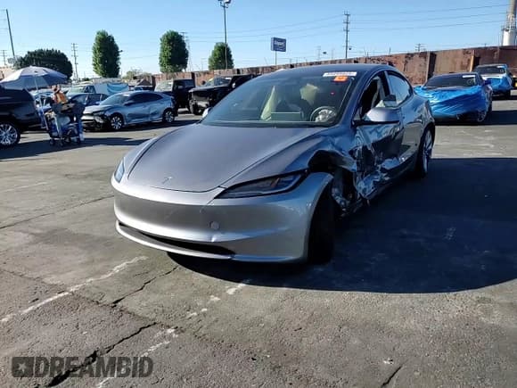✅ 2024 Tesla Model 3 • VIN: 5YJ3E1EA4RF872251 • Lot: 84894825. Wystawiony na Copart z przebiegiem Nie podano. Bezpłatny archiwum sprzedaży aukcyjnych z USA i szczegółowy raport historii pojazdu na DreamBid. Zdjęcie 13.