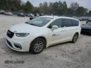 ✅ 2022 Chrysler Pacifica Touring • VIN: 2C4RC1FGXNR104839 • Lot: 89722585. Wystawiony na Copart z przebiegiem 304 039 mil. Bezpłatny archiwum sprzedaży aukcyjnych z USA i szczegółowy raport historii pojazdu na DreamBid. Zdjęcie 1.