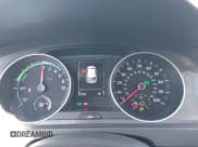 ✅ 2016 Volkswagen Golf SE • VIN: WVWKP7AUXGW916092 • Lot: 43524311. Wystawiony na IAAI z przebiegiem 37 423 mil. Bezpłatny archiwum sprzedaży aukcyjnych z USA i szczegółowy raport historii pojazdu na DreamBid. Zdjęcie 7.