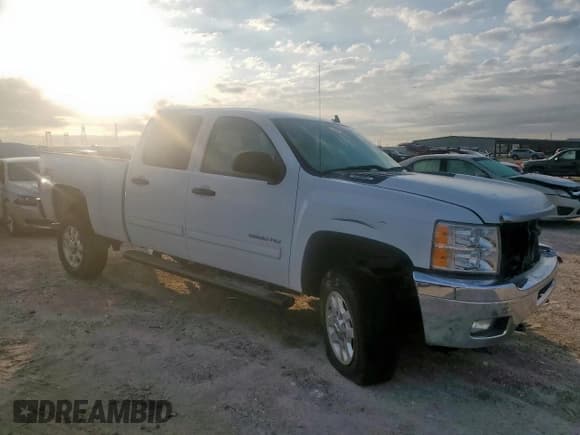 ✅ 2013 Chevrolet Silverado 2500HD LT • VIN: 1GC1KXCG1DF157748 • Лот: 82367485. Опубликован ранее на Copart с пробегом 153 381 миль. Бесплатный доступ к архиву аукционных продаж из США и подробный отчёт об истории автомобиля на DreamBid. Изображение 4.