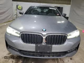 ✅ 2023 BMW 5 Series 530i xDrive • VIN: WBA13BJ05PCM82735 • Лот: 70286895. Опубликован ранее на Copart с пробегом 28 899 миль. Бесплатный доступ к архиву аукционных продаж из США и подробный отчёт об истории автомобиля на DreamBid. Изображение 5.