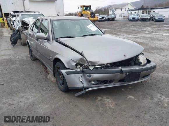 ✅ 2002 Saab 9-3 SE • VIN: YS3DF58K422002174 • Lot: 41744003. Wystawiony na IAAI z przebiegiem 250 574 mil. Bezpłatny archiwum sprzedaży aukcyjnych z USA i szczegółowy raport historii pojazdu na DreamBid. Zdjęcie 6.