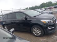 ✅ 2019 Kia Sedona EX • VIN: KNDMB5C12K6493354 • Lot: 42711817. Wystawiony na IAAI z przebiegiem 112 092 mil. Bezpłatny archiwum sprzedaży aukcyjnych z USA i szczegółowy raport historii pojazdu na DreamBid. Zdjęcie 13.