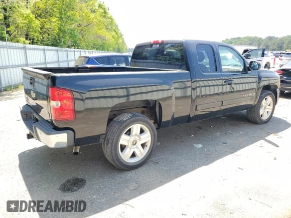 ✅ 2008 Chevrolet Silverado 1500 2LT • VIN: 2GCEC190881175974 • Lot: 51721825. Wystawiony na Copart z przebiegiem 199 809 mil. Bezpłatny archiwum sprzedaży aukcyjnych z USA i szczegółowy raport historii pojazdu na DreamBid. Zdjęcie 3.