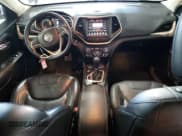 ✅ 2016 Jeep Cherokee Limited • VIN: 1C4PJMDS0GW101870 • Lot: 92996665. Wystawiony na Copart z przebiegiem 110 827 mil. Bezpłatny archiwum sprzedaży aukcyjnych z USA i szczegółowy raport historii pojazdu na DreamBid. Zdjęcie 8.