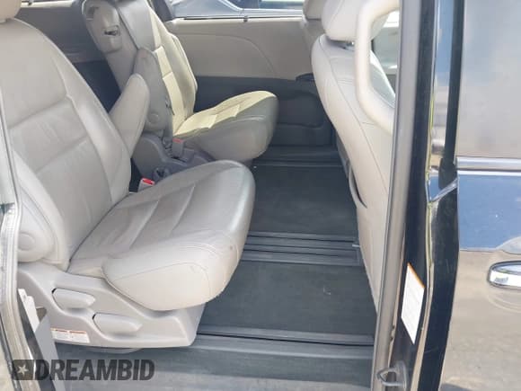 ✅ 2016 Toyota Sienna XLE • VIN: 5TDYK3DC2GS692269 • Lot: 42888403. Listed on IAAI with 135,718 mi. Free auction sales archive from the USA and detailed vehicle history report at DreamBid. Image 8.