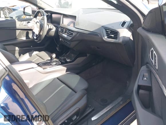 ✅ 2022 BMW 2 Series 228i • VIN: WBA53AK04N7L19686 • Lot: 42020162. Wystawiony na IAAI z przebiegiem 25 520 mil. Bezpłatny archiwum sprzedaży aukcyjnych z USA i szczegółowy raport historii pojazdu na DreamBid. Zdjęcie 5.