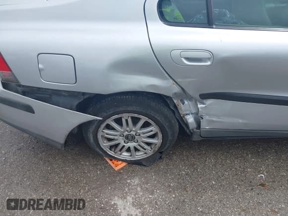 ✅ 2003 Volvo S60 2.4L • VIN: YV1RS61T532254240 • Lot: 42439815. Wystawiony na IAAI z przebiegiem 168 807 mil. Bezpłatny archiwum sprzedaży aukcyjnych z USA i szczegółowy raport historii pojazdu na DreamBid. Zdjęcie 6.