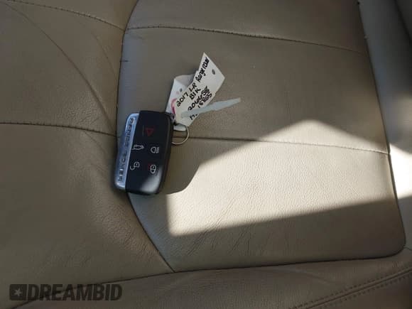 ✅ 2017 Land Rover Range Rover Evoque SE • VIN: SALVP2BG2HH206658 • Лот: 43710253. Опубликован ранее на IAAI с пробегом 100 927 миль. Бесплатный доступ к архиву аукционных продаж из США и подробный отчёт об истории автомобиля на DreamBid. Изображение 11.