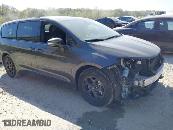 ✅ 2022 Chrysler Pacifica Hybrid Touring L • VIN: 2C4RC1L77NR212470 • Lot: 43245111. Listed on IAAI with 67,490 mi. Free auction sales archive from the USA and detailed vehicle history report at DreamBid. Image 1.