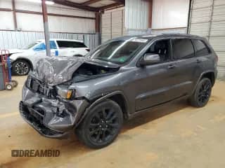 2021 Jeep Grand Cherokee Laredo X z VIN 1C4RJFAG3MC584014, wystawiony jako Copart lot #80275445 z przebiegiem 89 604 mil mil oraz Szkoda całkowita • Salvage title. Historia ofert i sprzedaży dostępna na DreamBid. Obrazek 1.