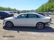 ✅ 2015 Volkswagen Passat SEL Premium • VIN: 1VWCT7A31FC072643 • Лот: 42104061. Опубликован ранее на IAAI с пробегом 117 277 миль. Бесплатный доступ к архиву аукционных продаж из США и подробный отчёт об истории автомобиля на DreamBid. Изображение 14.