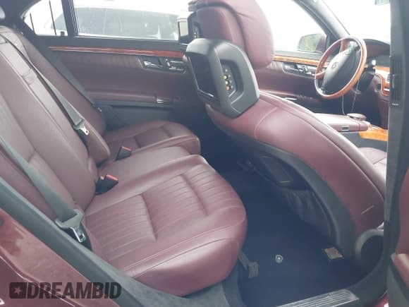 ✅ 2011 Mercedes-Benz S 550 • VIN: WDDNG8GBXBA377669 • Lot: 43324448. Wystawiony na IAAI z przebiegiem 109 925 mil. Bezpłatny archiwum sprzedaży aukcyjnych z USA i szczegółowy raport historii pojazdu na DreamBid. Zdjęcie 8.