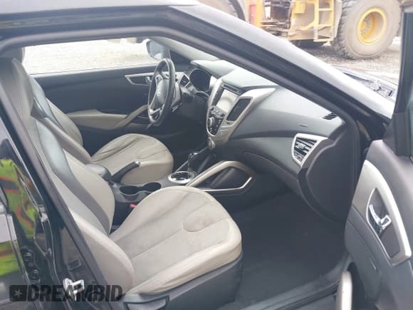 ✅ 2012 Hyundai Veloster w/Gray Int • VIN: KMHTC6AD4CU062034 • Lot: 42371790. Wystawiony na IAAI z przebiegiem 116 861 mil. Bezpłatny archiwum sprzedaży aukcyjnych z USA i szczegółowy raport historii pojazdu na DreamBid. Zdjęcie 5.