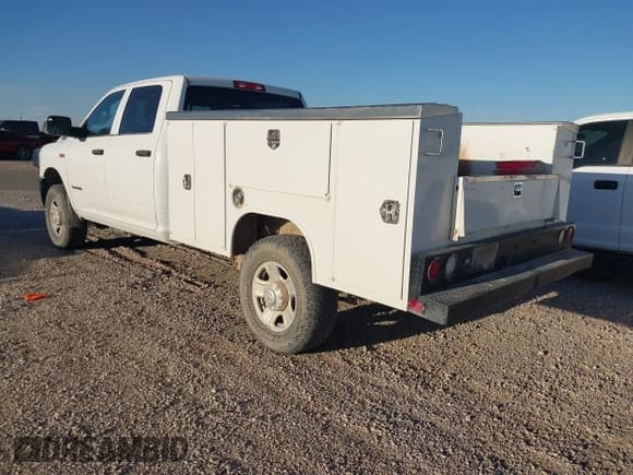 ✅ 2022 Ram 2500 Tradesman • VIN: 3C7WR5HJ9NG273650 • Lot: 43634842. Wystawiony na IAAI z przebiegiem 163 191 mil. Bezpłatny archiwum sprzedaży aukcyjnych z USA i szczegółowy raport historii pojazdu na DreamBid. Zdjęcie 3.