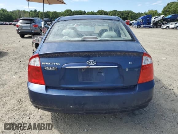 ✅ 2004 Kia Spectra LX • VIN: KNAFE122745035673 • Lot: 65988595. Wystawiony na Copart z przebiegiem 113 035 mil. Bezpłatny archiwum sprzedaży aukcyjnych z USA i szczegółowy raport historii pojazdu na DreamBid. Zdjęcie 6.
