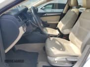 ✅ 2015 Volkswagen Jetta SE • VIN: 3VWD17AJ2FM318557 • Lot: 63436725. Wystawiony na Copart z przebiegiem Nie podano. Bezpłatny archiwum sprzedaży aukcyjnych z USA i szczegółowy raport historii pojazdu na DreamBid. Zdjęcie 7.