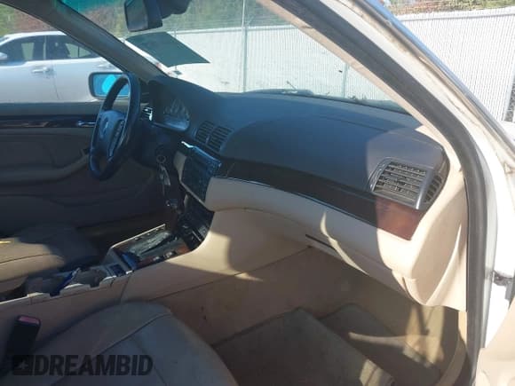 ✅ 2005 BMW 3 Series 330i • VIN: WBAEV53425KM42421 • Lot: 41001073. Listed on IAAI with 188,472 mi. Free auction sales archive from the USA and detailed vehicle history report at DreamBid. Image 5.