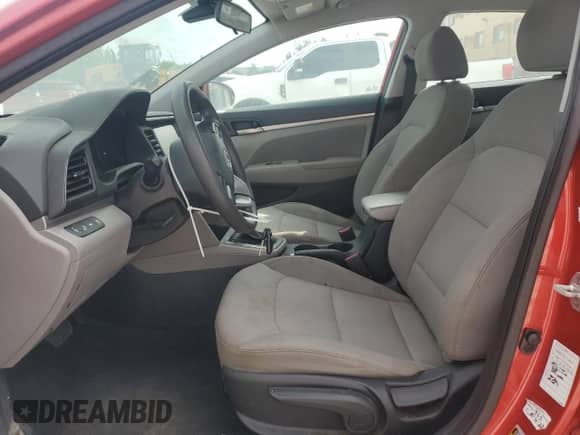 ✅ 2020 Hyundai Elantra SEL • VIN: 5NPD84LF4LH586372 • Lot: 91319165. Wystawiony na Copart z przebiegiem 85 247 mil mil. Skorzystaj z bezpłatnego archiwum sprzedaży aukcyjnych z USA i zobacz szczegółowy raport historii pojazdu na DreamBid. Zdjęcie 7.