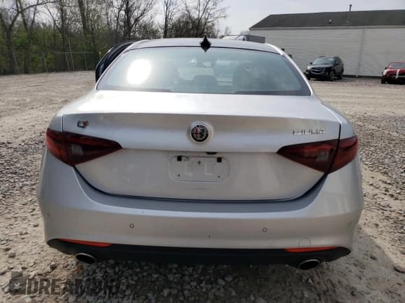 ✅ 2021 Alfa Romeo Giulia Ti • VIN: ZARFANBN2M7647094 • Lot: 54878495. Wystawiony na Copart z przebiegiem 34 909 mil. Bezpłatny archiwum sprzedaży aukcyjnych z USA i szczegółowy raport historii pojazdu na DreamBid. Zdjęcie 6.