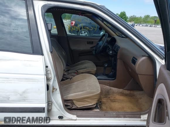 ✅ 1994 Nissan Sentra • VIN: 1N4EB31F1RC797462 • Lot: 42324780. Wystawiony na IAAI z przebiegiem Nie podano. Bezpłatny archiwum sprzedaży aukcyjnych z USA i szczegółowy raport historii pojazdu na DreamBid. Zdjęcie 5.