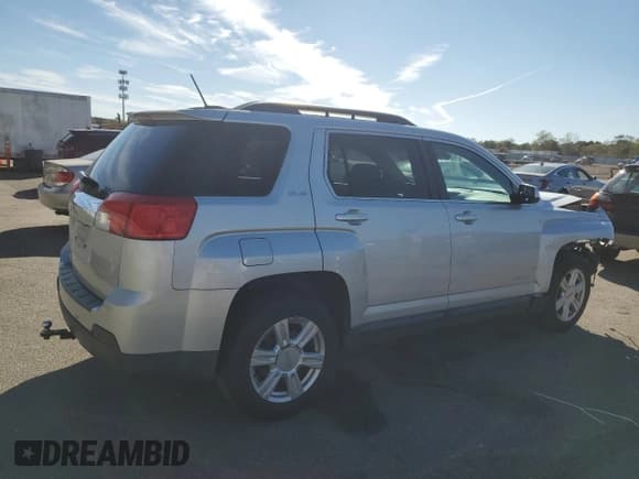 ✅ 2015 GMC Terrain SLE • VIN: 2GKALREK5F6412221 • Lot: 87456605. Wystawiony na Copart z przebiegiem 158 078 mil. Bezpłatny archiwum sprzedaży aukcyjnych z USA i szczegółowy raport historii pojazdu na DreamBid. Zdjęcie 3.