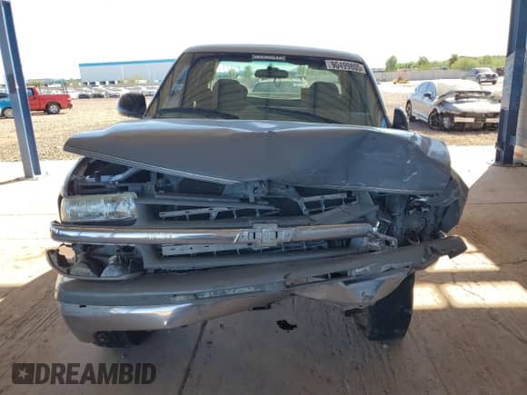 ✅ 2002 Chevrolet Silverado 1500 LS • VIN: 1GCEC19V12Z239654 • Lot: 90499805. Wystawiony na Copart z przebiegiem 196 810 mil mil. Skorzystaj z bezpłatnego archiwum sprzedaży aukcyjnych z USA i zobacz szczegółowy raport historii pojazdu na DreamBid. Zdjęcie 5.