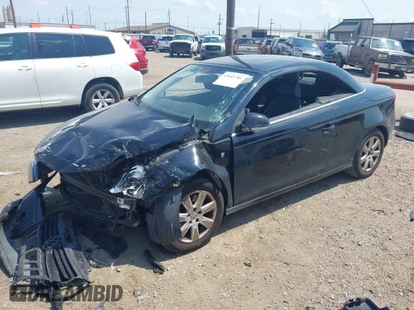 ✅ 2007 Volkswagen Eos • VIN: WVWAA71F67V037600 • Lot: 43045786. Wystawiony na IAAI z przebiegiem 158 162 mil. Bezpłatny archiwum sprzedaży aukcyjnych z USA i szczegółowy raport historii pojazdu na DreamBid. Zdjęcie 18.